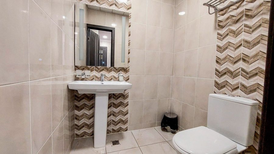 Ванная комната в номере комфорт в санатории Тарханы город Пятигорск - фотография